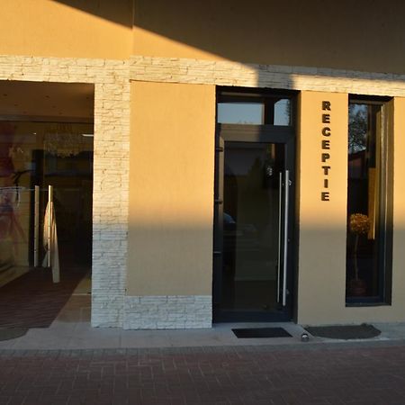 Hotel Nova Бузау Екстериор снимка