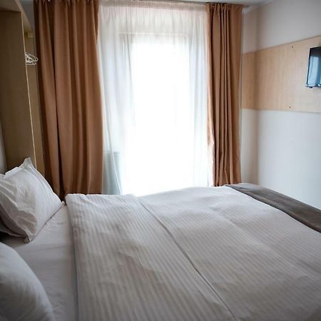 Hotel Nova Бузау Екстериор снимка