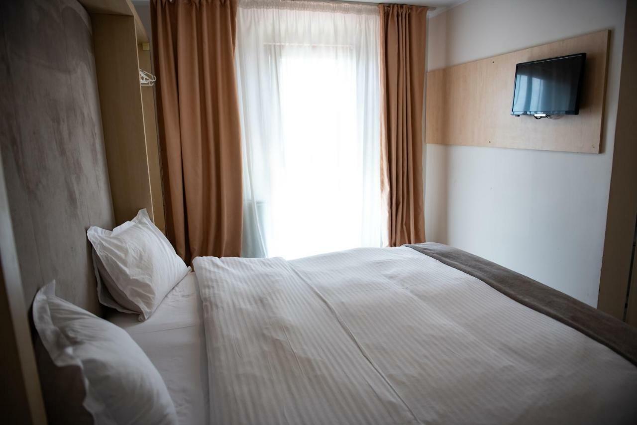 Hotel Nova Бузау Екстериор снимка